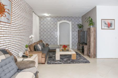 Casa à venda com 342m², 4 quartos e 8 vagasSala