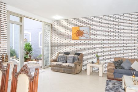 Casa à venda com 342m², 4 quartos e 8 vagasSala