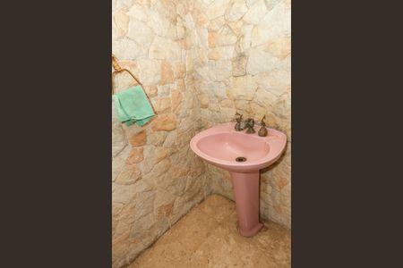 Casa à venda com 342m², 4 quartos e 8 vagasLavabo