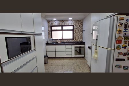 Apartamento à venda com 130m², 3 quartos e 3 vagas Apartamento à venda com 130m², 3 quartos e 3 vagasCozinha