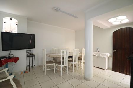 Casa à venda com 200m², 4 quartos e 3 vagasCopa