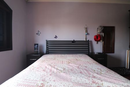 Casa à venda com 200m², 4 quartos e 3 vagasQuarto 2