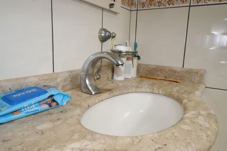 Casa à venda com 200m², 4 quartos e 3 vagasBanheiro 2