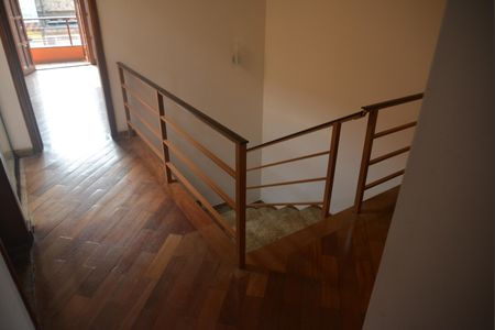 Casa à venda com 236m², 3 quartos e 6 vagasEscada