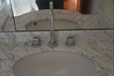 Casa à venda com 236m², 3 quartos e 6 vagasBanheiro da Suíte