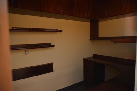 Casa à venda com 236m², 3 quartos e 6 vagasEscritório