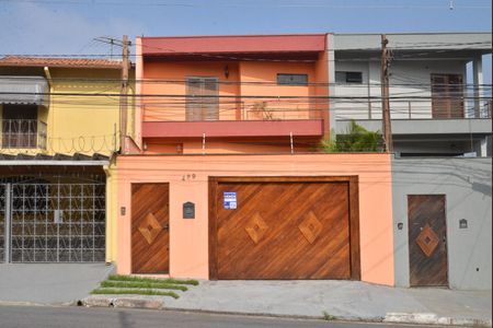 Casa à venda com 236m², 3 quartos e 6 vagasFachada