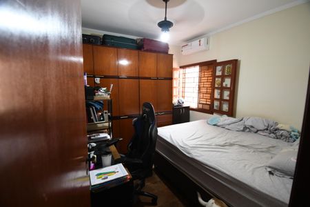 Casa à venda com 120m², 4 quartos e 2 vagasQuarto 2