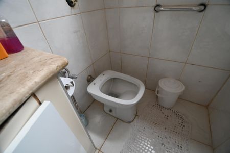 Casa à venda com 120m², 4 quartos e 2 vagasBanheiro 1