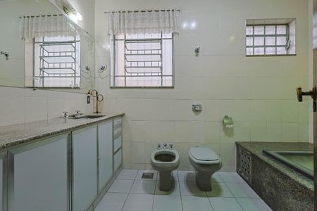 Casa à venda com 208m², 3 quartos e 2 vagasBanheiro