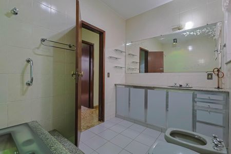 Casa à venda com 208m², 3 quartos e 2 vagasBanheiro