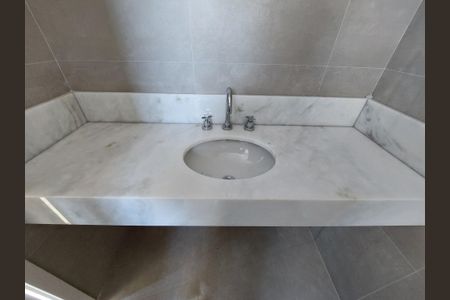 Apartamento à venda com 121m², 3 quartos e 2 vagas Apartamento à venda com 121m², 3 quartos e 2 vagasBanheiro Suíte