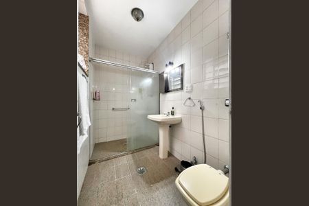 Casa à venda com 503m², 4 quartos e 3 vagas Casa à venda com 503m², 4 quartos e 3 vagasBanheiro