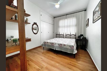 Casa à venda com 503m², 4 quartos e 3 vagas Casa à venda com 503m², 4 quartos e 3 vagasQuarto 3