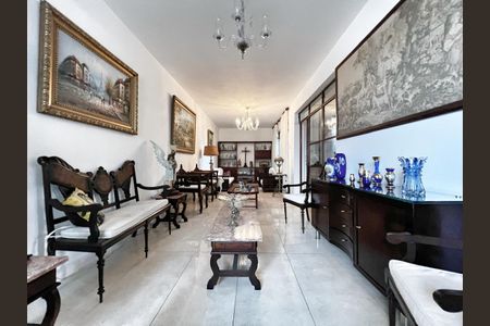 Casa à venda com 503m², 4 quartos e 3 vagas Casa à venda com 503m², 4 quartos e 3 vagasSala