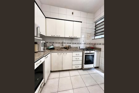 Casa à venda com 503m², 4 quartos e 3 vagas Casa à venda com 503m², 4 quartos e 3 vagasCozinha