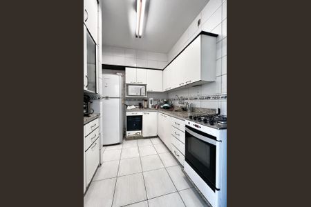 Casa à venda com 503m², 4 quartos e 3 vagas Casa à venda com 503m², 4 quartos e 3 vagasCozinha