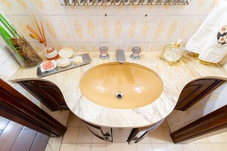 Casa à venda com 390m², 5 quartos e 4 vagas Casa à venda com 390m², 5 quartos e 4 vagasLavabo