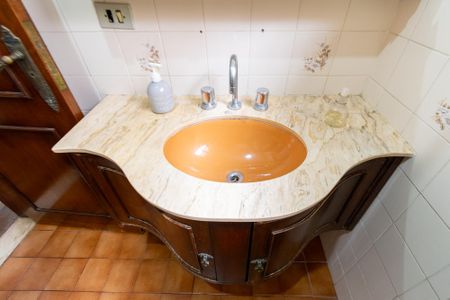 Casa à venda com 390m², 5 quartos e 4 vagas Casa à venda com 390m², 5 quartos e 4 vagasBanheiro Social