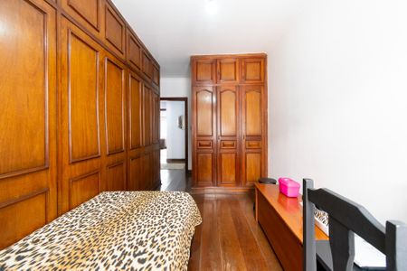 Casa à venda com 390m², 5 quartos e 4 vagas Casa à venda com 390m², 5 quartos e 4 vagasQuarto 2