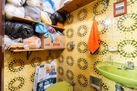 Casa à venda com 390m², 5 quartos e 4 vagas Casa à venda com 390m², 5 quartos e 4 vagasBanheiro da Garagem