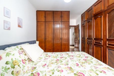 Casa à venda com 390m², 5 quartos e 4 vagas Casa à venda com 390m², 5 quartos e 4 vagasSuíte