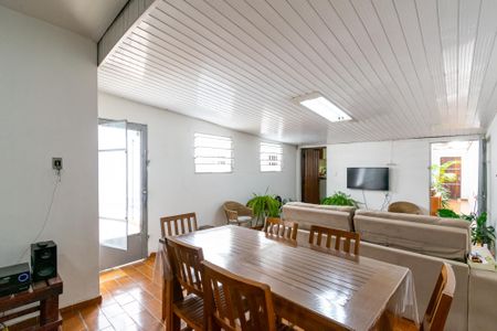 Casa à venda com 390m², 5 quartos e 4 vagas Casa à venda com 390m², 5 quartos e 4 vagasSala de TV