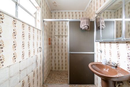 Casa à venda com 390m², 5 quartos e 4 vagas Casa à venda com 390m², 5 quartos e 4 vagasBanheiro das Suítes da Edícula