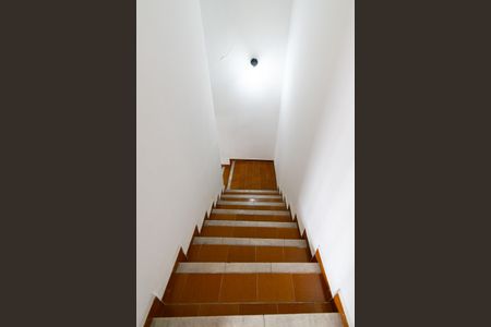 Casa à venda com 390m², 5 quartos e 4 vagas Casa à venda com 390m², 5 quartos e 4 vagasEscada