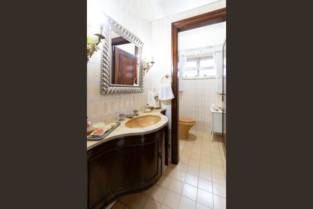 Casa à venda com 390m², 5 quartos e 4 vagas Casa à venda com 390m², 5 quartos e 4 vagasLavabo