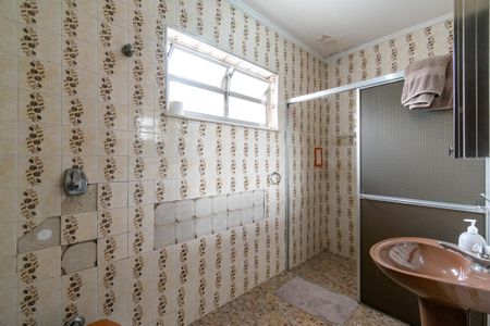 Casa à venda com 390m², 5 quartos e 4 vagas Casa à venda com 390m², 5 quartos e 4 vagasBanheiro das Suítes da Edícula