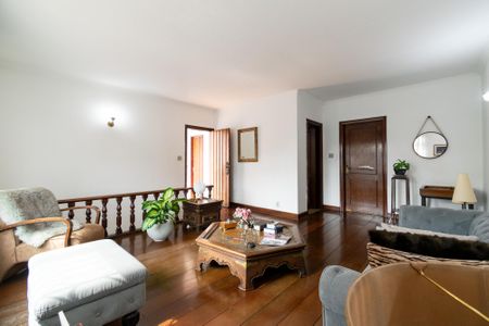 Casa à venda com 390m², 5 quartos e 4 vagas Casa à venda com 390m², 5 quartos e 4 vagasSala de Estar