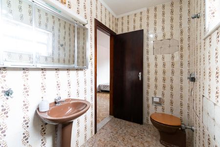 Casa à venda com 390m², 5 quartos e 4 vagas Casa à venda com 390m², 5 quartos e 4 vagasBanheiro das Suítes da Edícula