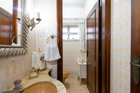 Casa à venda com 390m², 5 quartos e 4 vagas Casa à venda com 390m², 5 quartos e 4 vagasLavabo