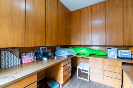 Casa à venda com 390m², 5 quartos e 4 vagas Casa à venda com 390m², 5 quartos e 4 vagasEscritório da Edícula