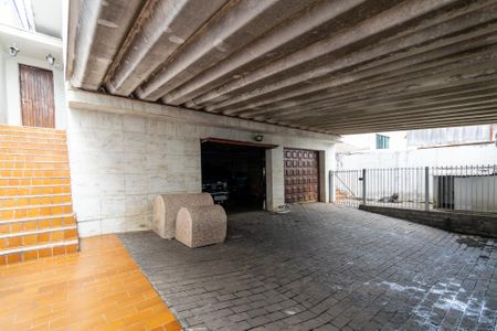 Casa à venda com 390m², 5 quartos e 4 vagas Casa à venda com 390m², 5 quartos e 4 vagasGaragem