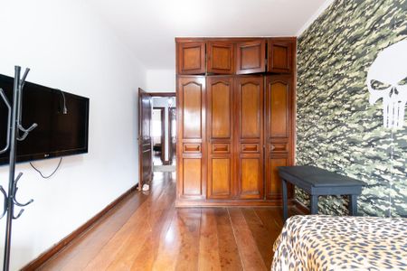 Casa à venda com 390m², 5 quartos e 4 vagas Casa à venda com 390m², 5 quartos e 4 vagasQuarto 1