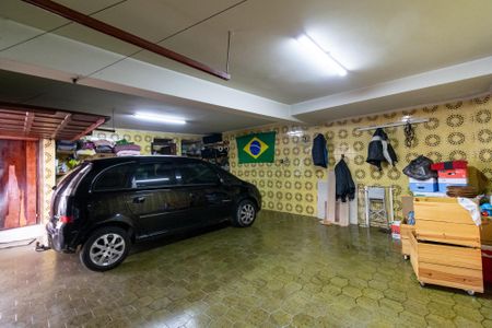Casa à venda com 390m², 5 quartos e 4 vagas Casa à venda com 390m², 5 quartos e 4 vagasGaragem