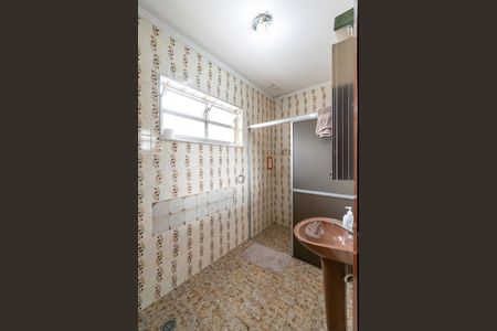 Casa à venda com 390m², 5 quartos e 4 vagas Casa à venda com 390m², 5 quartos e 4 vagasBanheiro das Suítes da Edícula