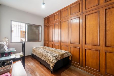 Casa à venda com 390m², 5 quartos e 4 vagas Casa à venda com 390m², 5 quartos e 4 vagasQuarto 2