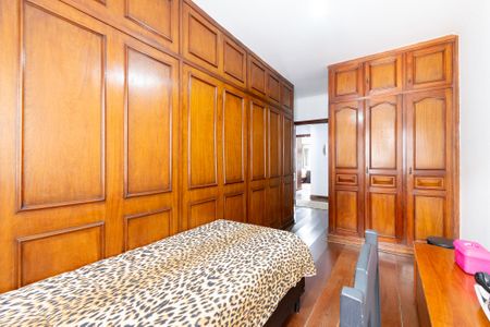 Casa à venda com 390m², 5 quartos e 4 vagas Casa à venda com 390m², 5 quartos e 4 vagasQuarto 2