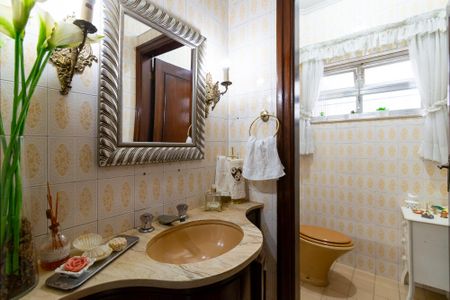 Casa à venda com 390m², 5 quartos e 4 vagas Casa à venda com 390m², 5 quartos e 4 vagasLavabo