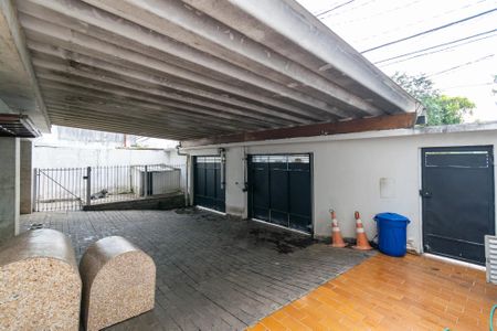 Casa à venda com 390m², 5 quartos e 4 vagas Casa à venda com 390m², 5 quartos e 4 vagasGaragem