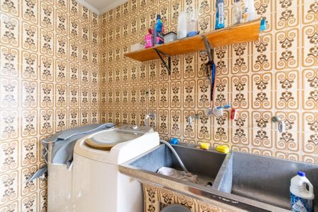 Casa à venda com 390m², 5 quartos e 4 vagas Casa à venda com 390m², 5 quartos e 4 vagasÁrea de Serviço