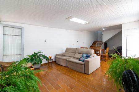 Casa à venda com 390m², 5 quartos e 4 vagas Casa à venda com 390m², 5 quartos e 4 vagasSala de TV