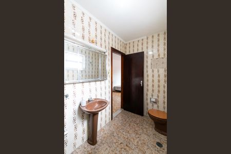 Casa à venda com 390m², 5 quartos e 4 vagas Casa à venda com 390m², 5 quartos e 4 vagasBanheiro das Suítes da Edícula