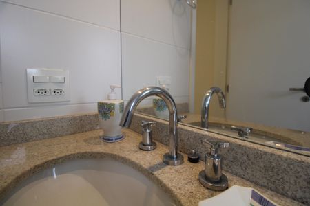 Apartamento à venda com 81m², 2 quartos e 1 vagaBanheiro da Suíte 1