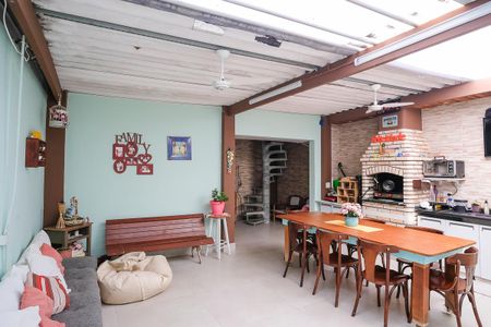 Casa à venda com 162m², 3 quartos e 3 vagasQuintal