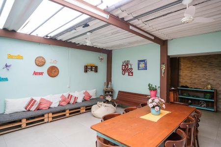 Casa à venda com 162m², 3 quartos e 3 vagasQuintal