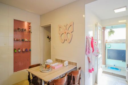 Casa à venda com 162m², 3 quartos e 3 vagasCozinha